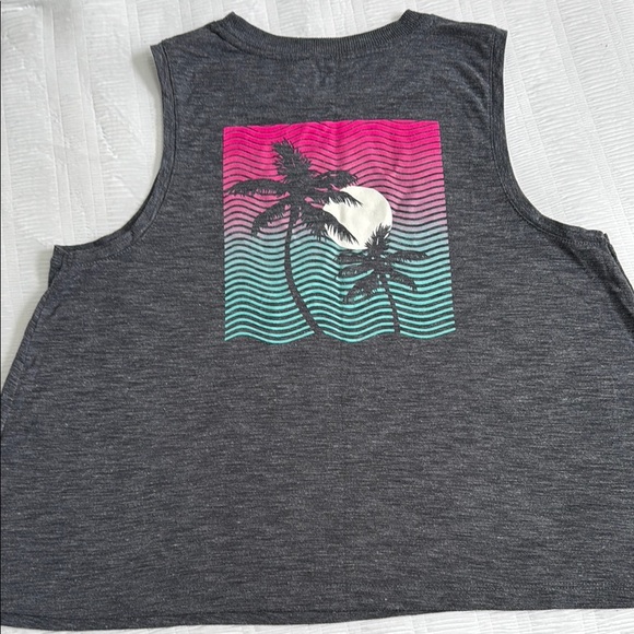 ❤️Old Navy Gray Muscle Tee with Relaxed Fit and Soft Fabric - Picture 3 of 3
